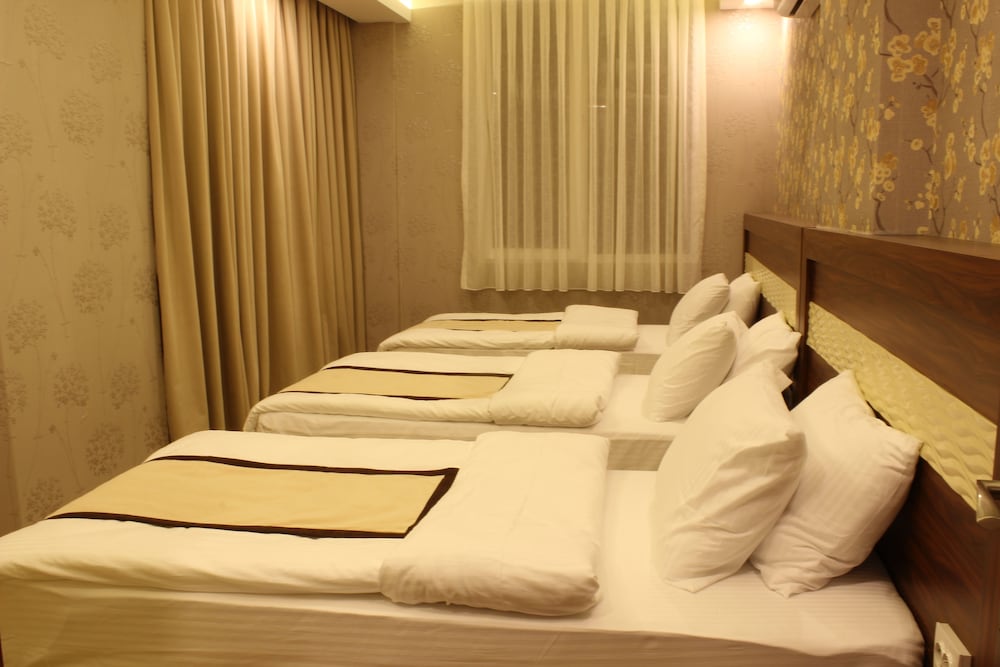 Azd House Hotel 25/50