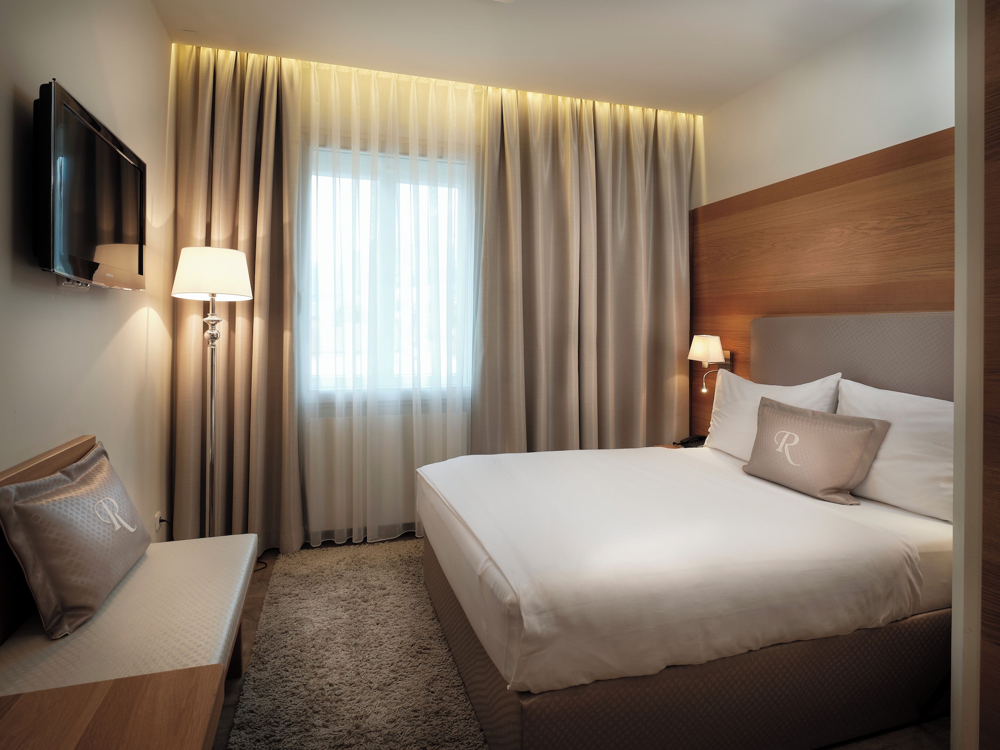 BUSINESS, SINGLE, FRENCH BED