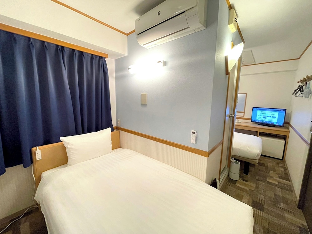 ROOM, TWIN BEDS, SMOKING
