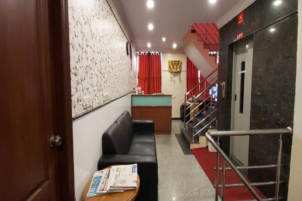 Oyo 12083 Hotel Champion Inn 20/25