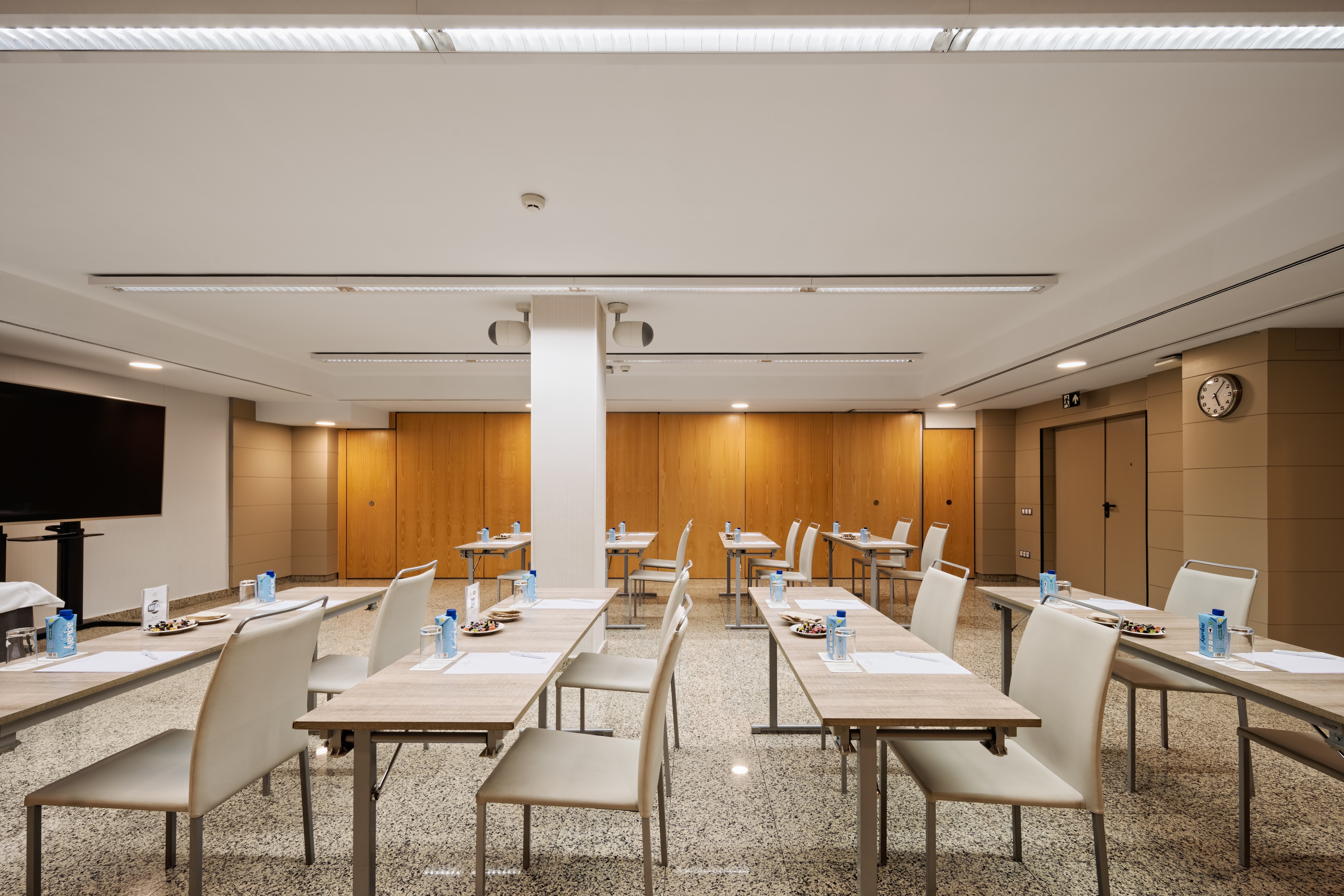 Crowne Plaza Madrid Airport Hotel 64/76