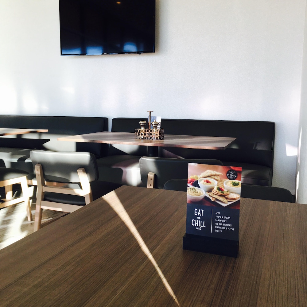 Hyatt Place West Des Moines/Jordan Creek 64/77
