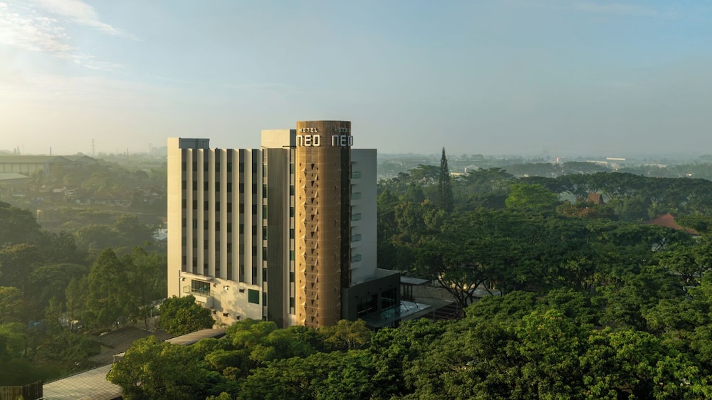 Hotel Neo Kota Baru Parahyangan 9/88