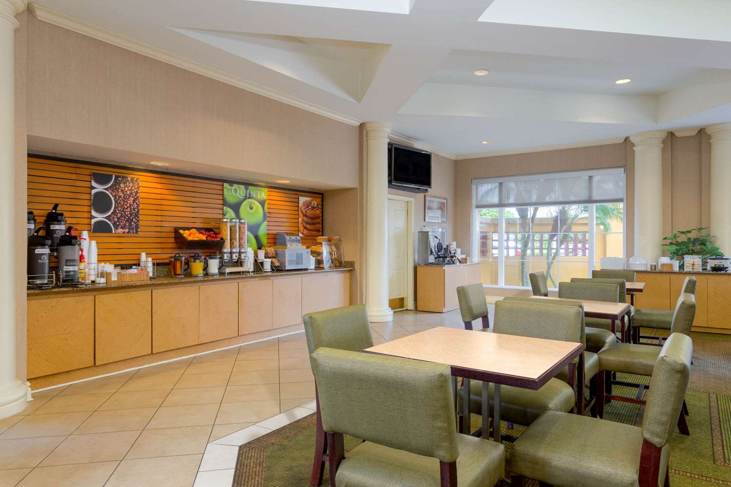 La Quinta Inn & Suites by Wyndham Lakeland West 14/23