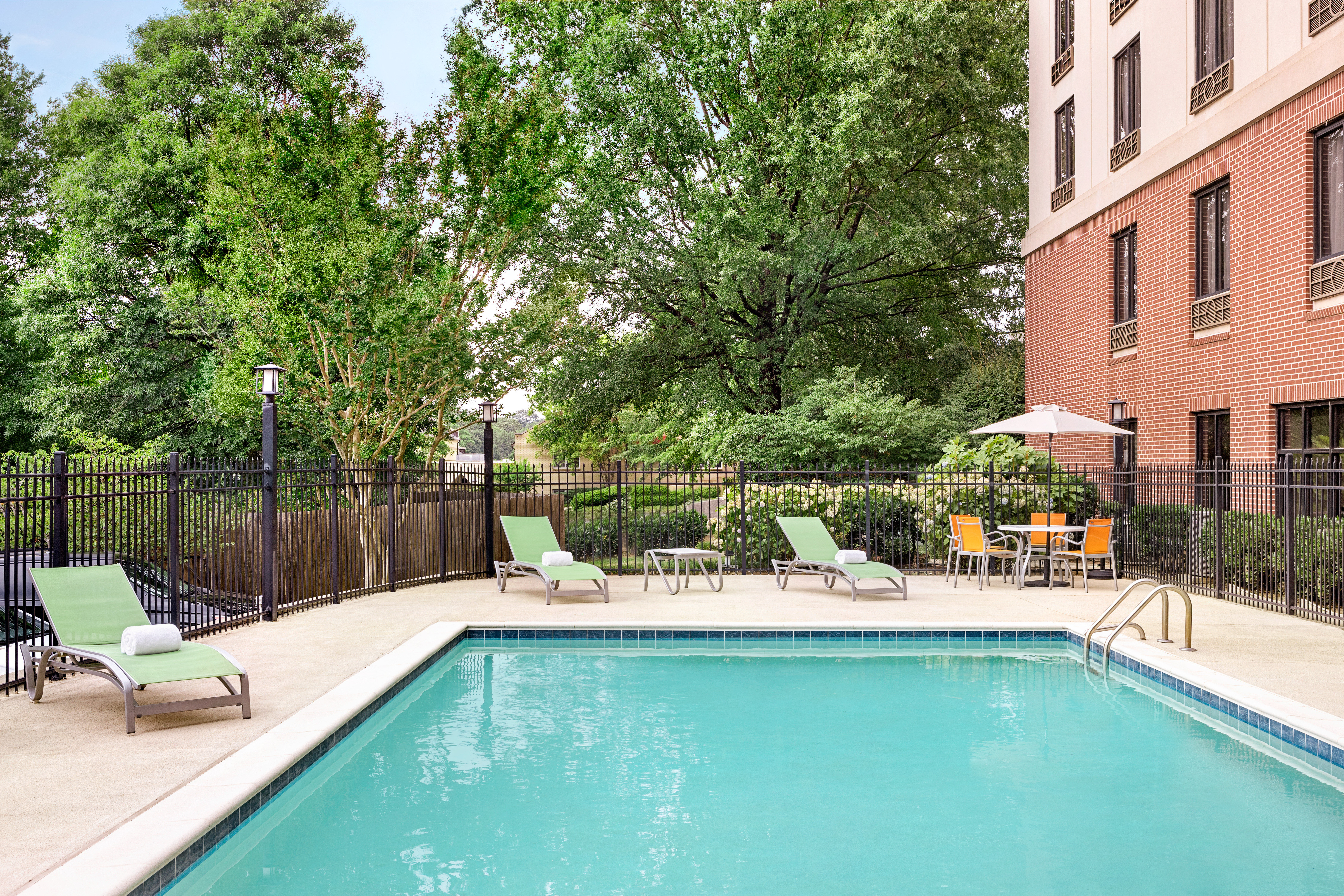Holiday Inn Express Hotel And Suites Greenville Downtown 78/82