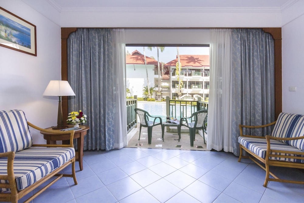 Amora Beach Resort Phuket 50/75