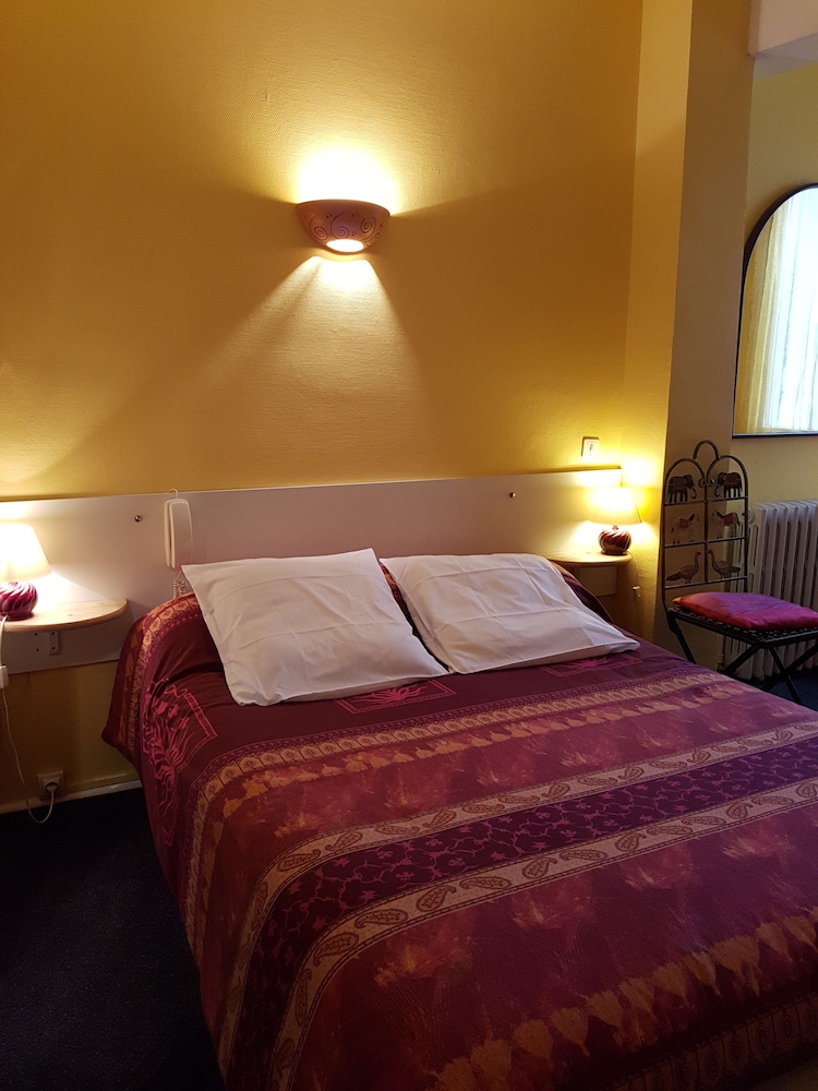 ROOM, DOUBLE BED