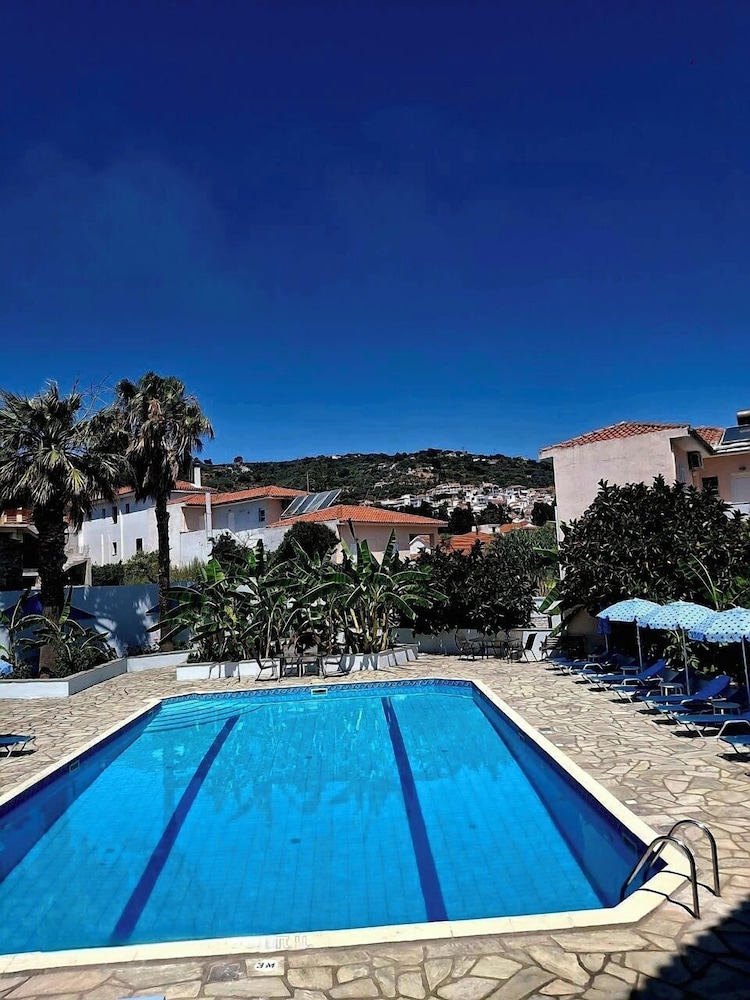 Dolphin Hotel 28/49
