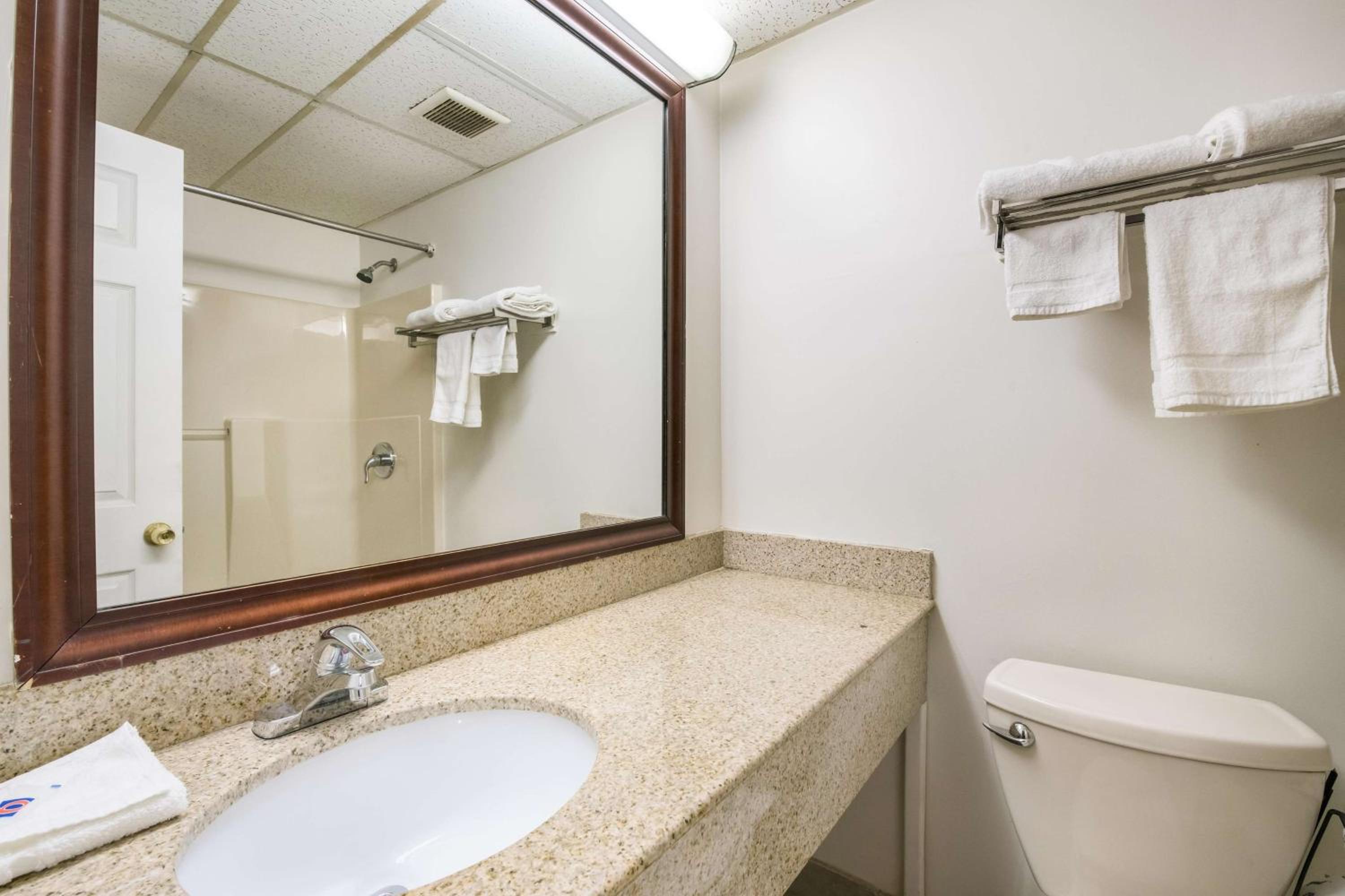غرفة بسرير كينج، Motel6 Tinton Falls, NJ - Neptune 8/10