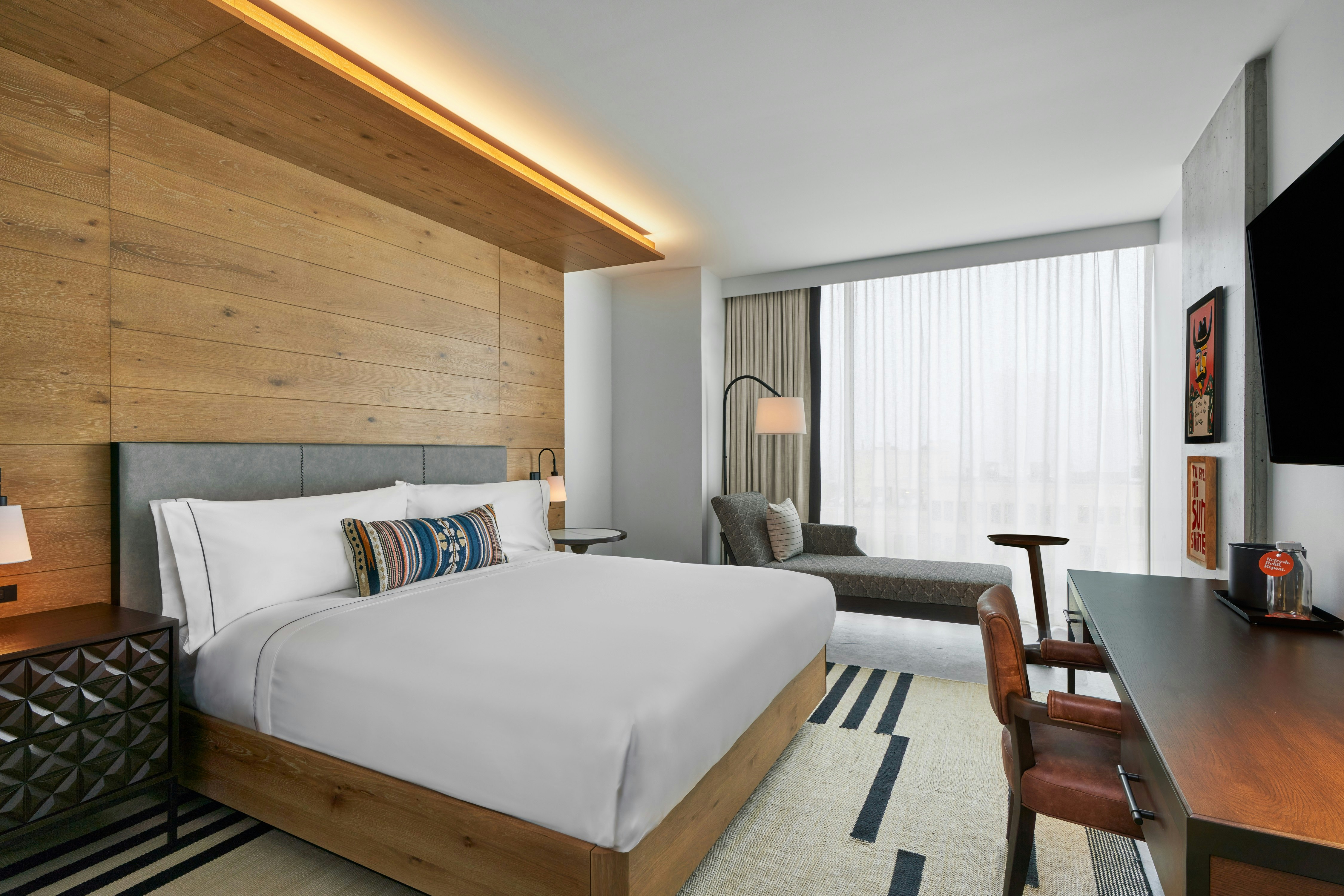 ROOM, KING BED, ACCESSIBLE