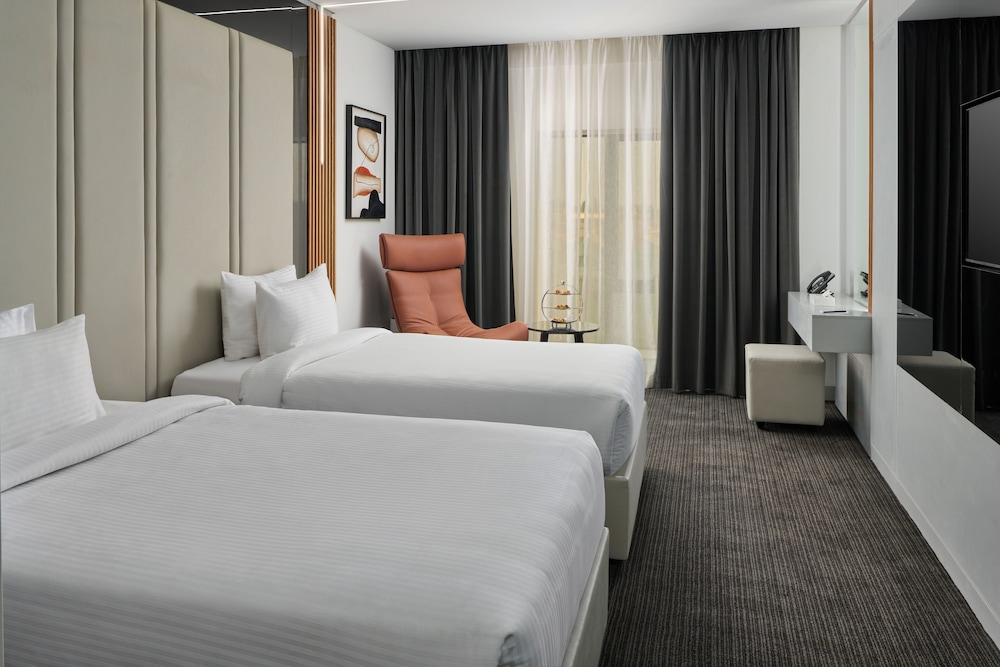 Deluxe Smart Room - Twin Bed - City View