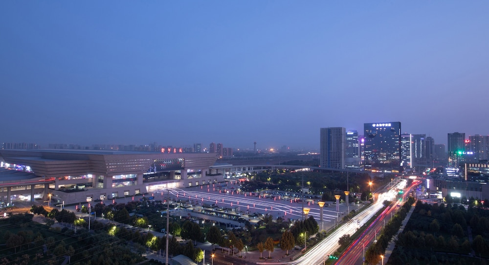 Holiday Inn Express Zhengzhou Zhengdong 31/73