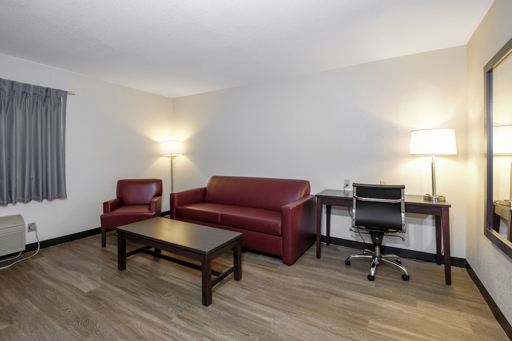 Red Roof Inn Holton 12/18