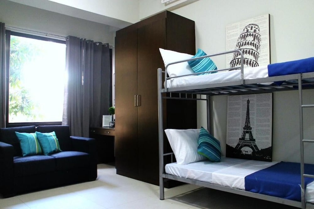 Urban Hostel Makati 8/17