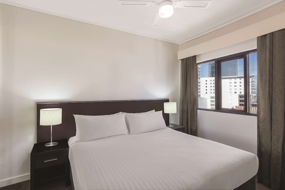 1 Bedroom, Premier, Apartment, King Bed, Light Housekeeping