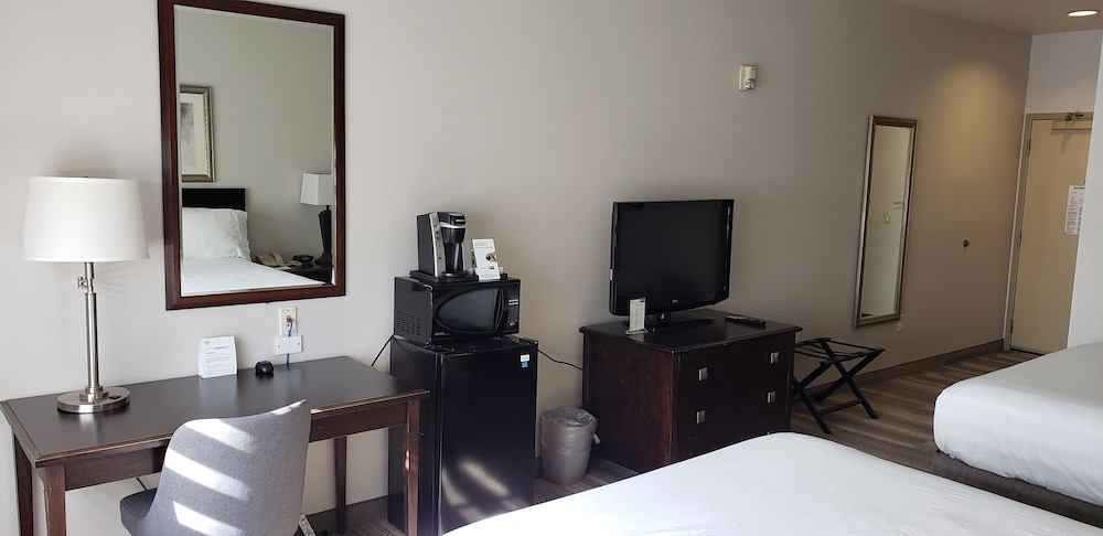 Hotel Marguerite Anaheim/Garden Grove, Trademark Collection 39/50