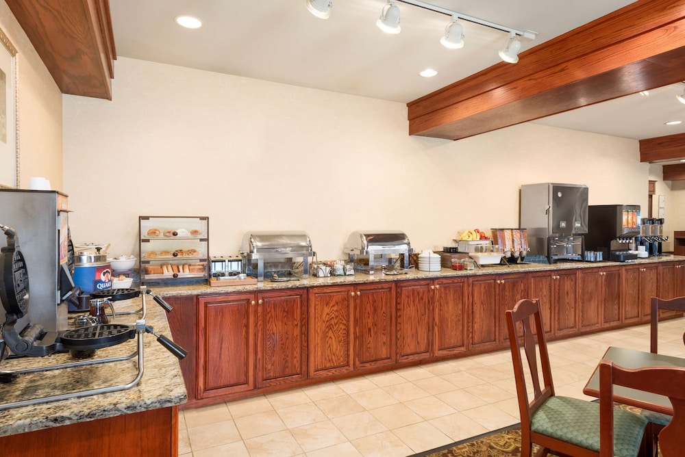 Country Inn and Suites by Radisson Council Bluffs IA 25/30