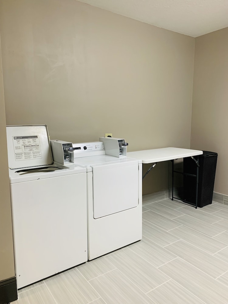 Countryside Suites Lincoln 3/40