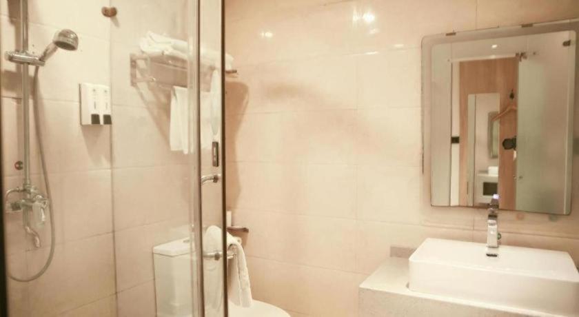 GreenTree Inn Shanxi Luliang Fengshan Road Central Park Express Hotel 40/48