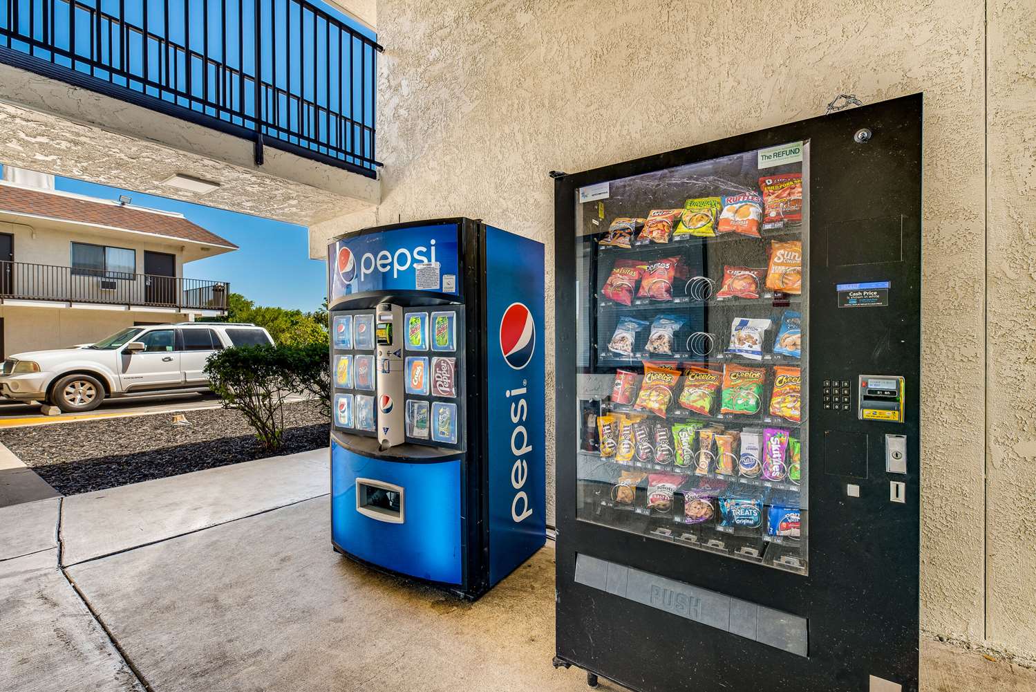 Econo Lodge Stockton near I-5 Fairgrounds 18/21