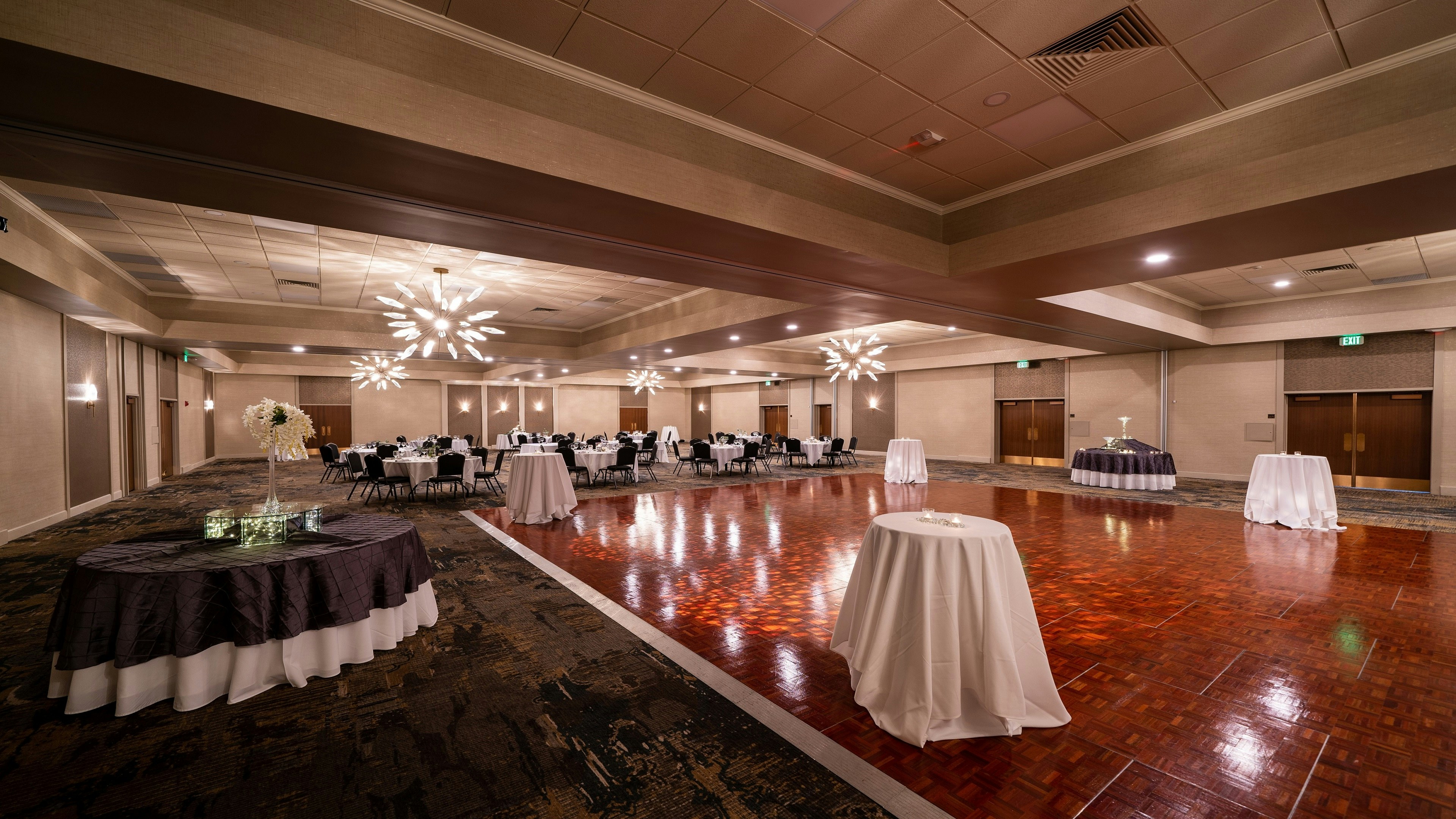Holiday Inn Cleveland-S Independence 24/58