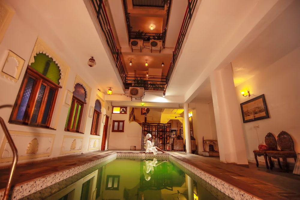 Hotal Devraj Niwas on Lake Pichola Udaipur 7/50
