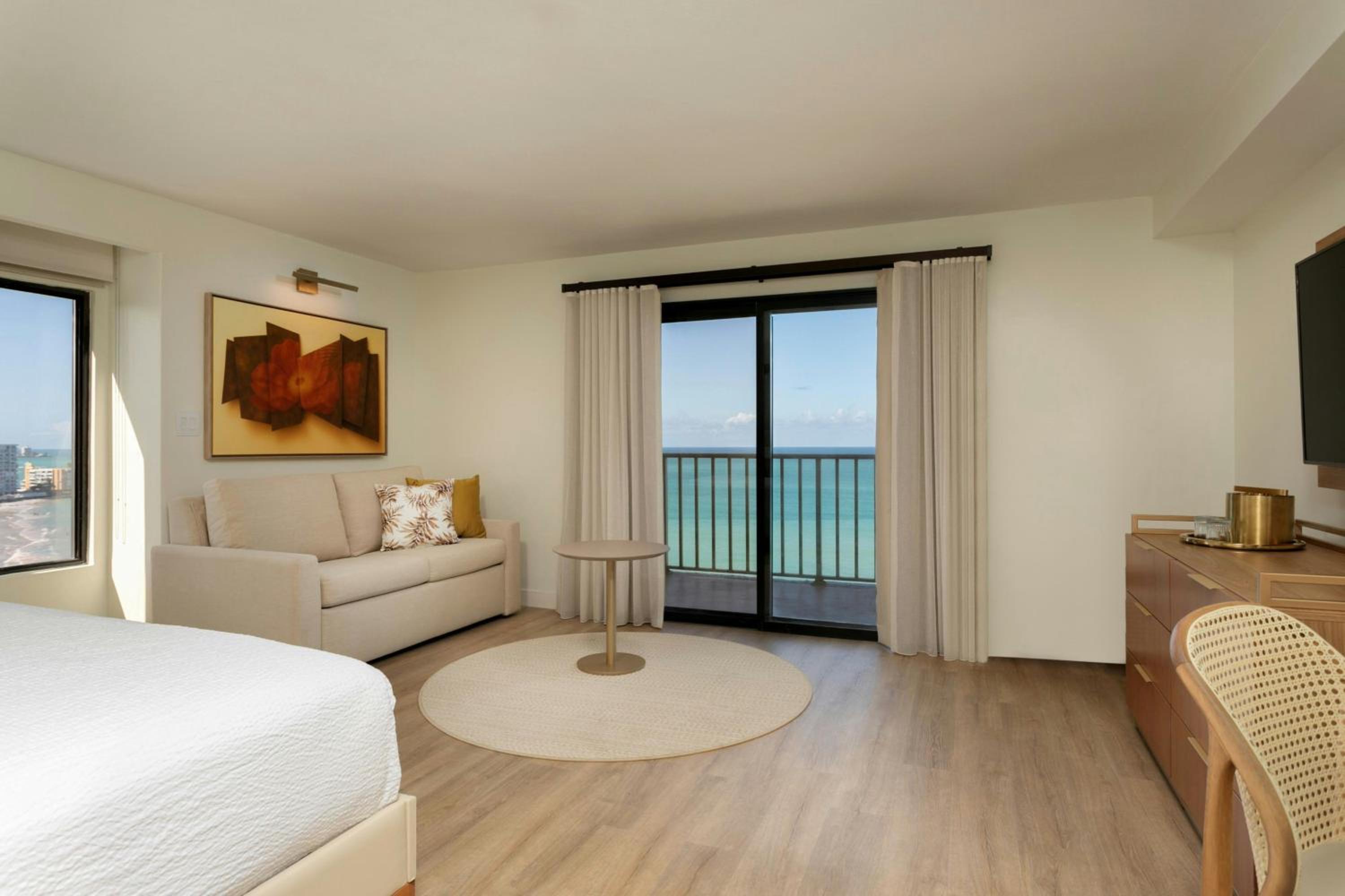 Junior Suite, King Bed, Ocean Front, Sofa, Corner