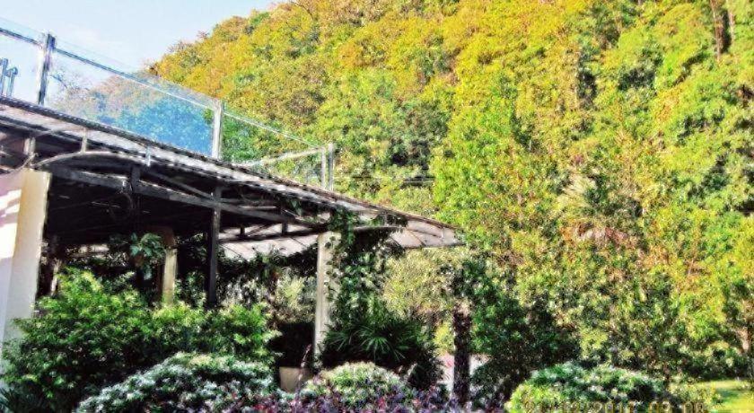 V Valley Resort 50/55