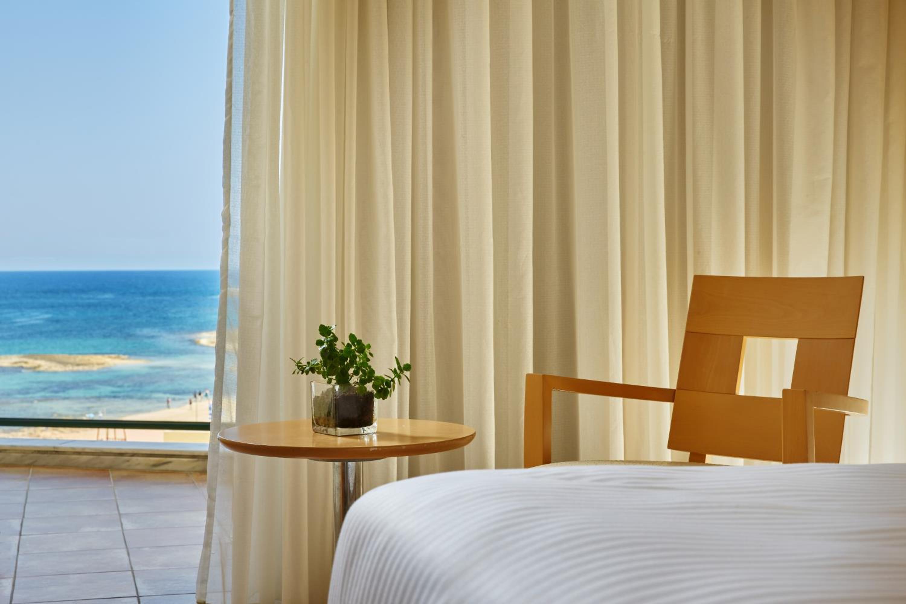 غرفة بإطلالة على البحر، Sirens Beach Hotel 7/8