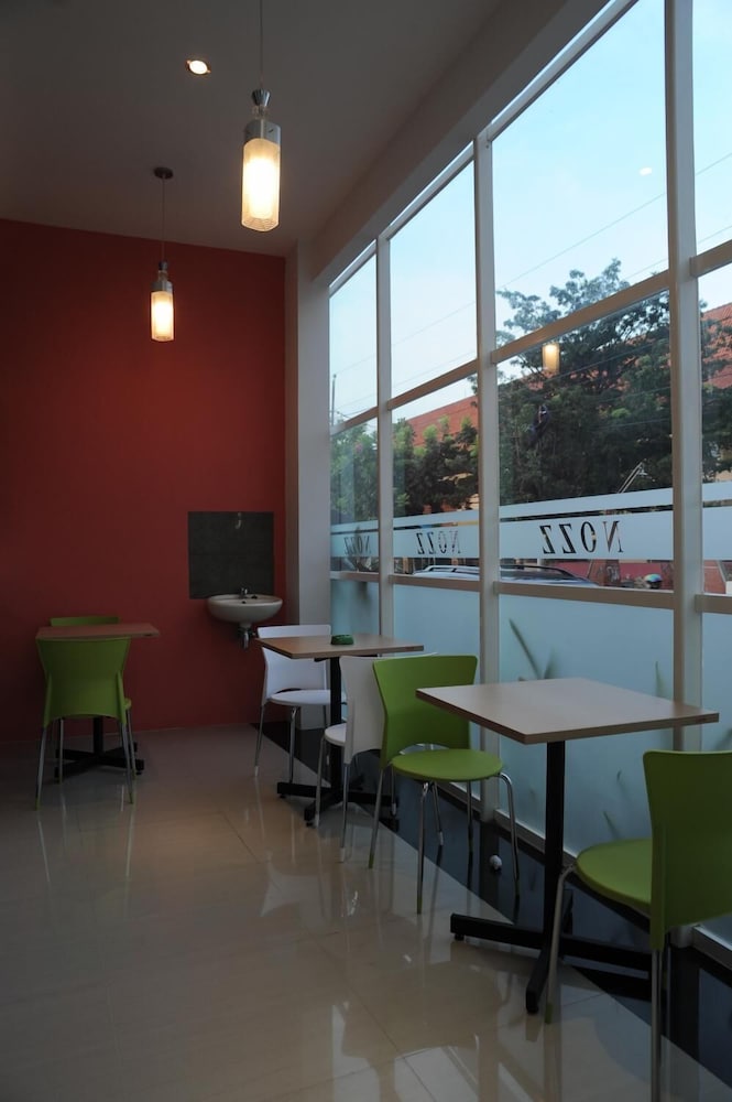 Nozz Hotel Semarang 22/25