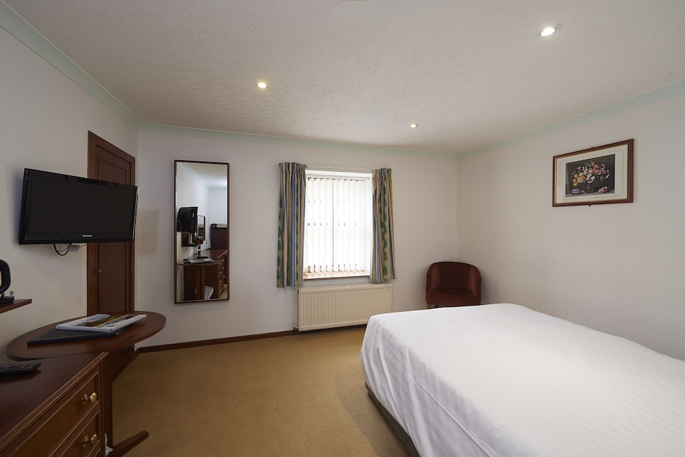The Priory Hotel 7/48