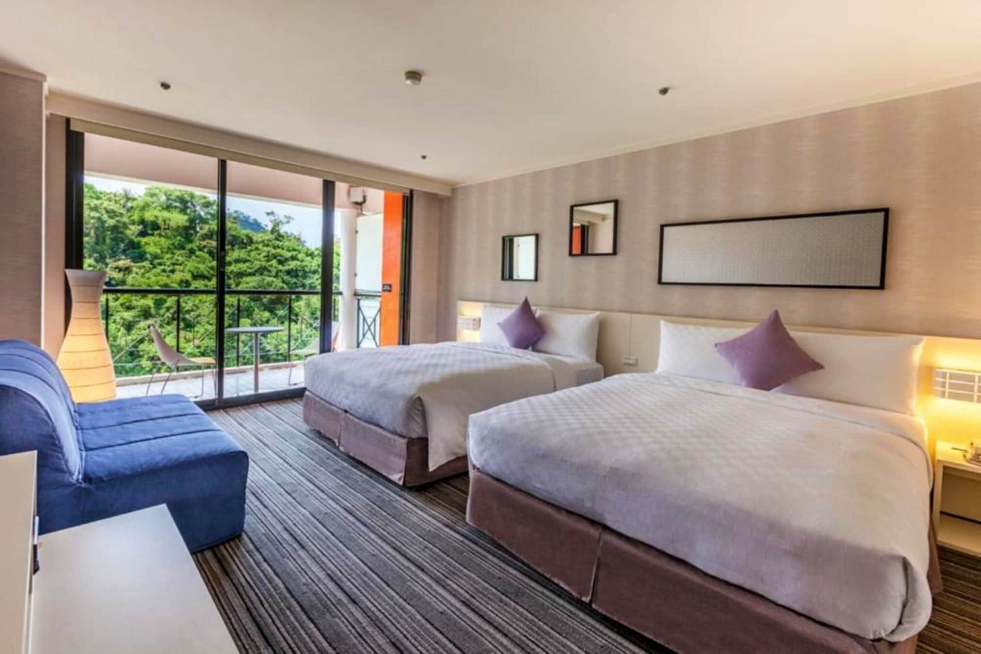 DELUXE, 2 QUEEN BEDS