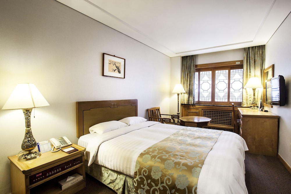 Commodore Hotel Busan 23/62