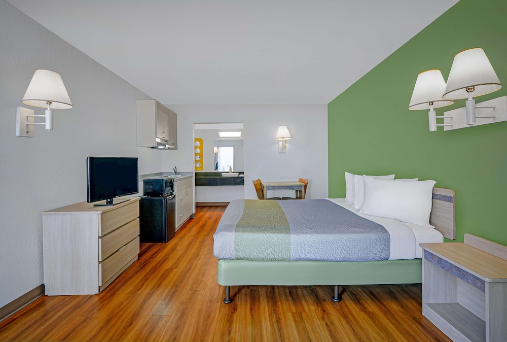 Motel6 Tallahassee, FL - Downtown 18/59