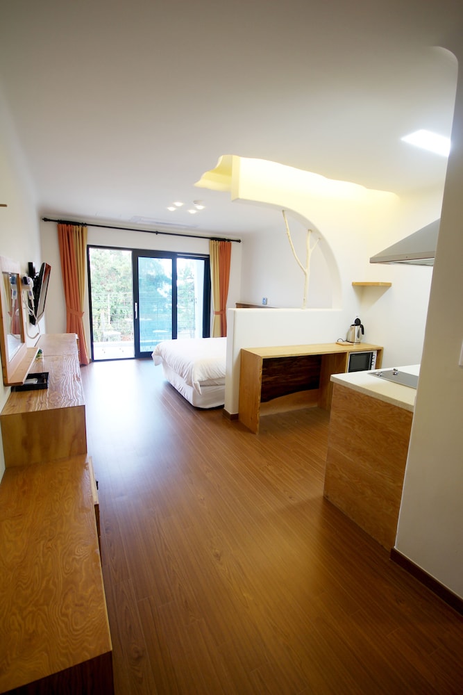 Nomad Pension In Jeju 41/62