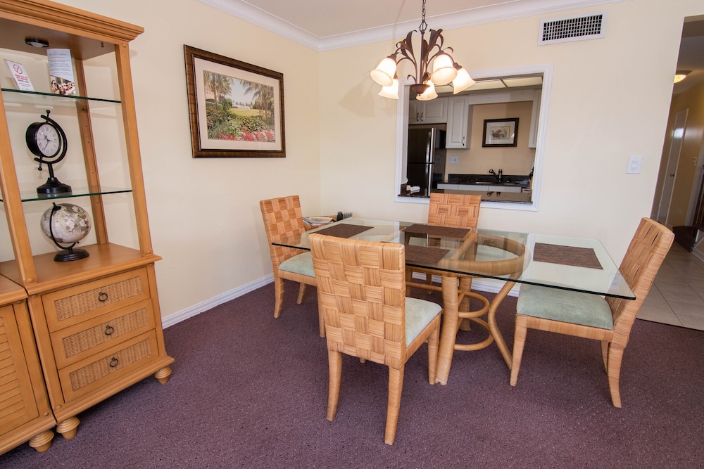 PALM BEACH WATERFRONT SUITES 52/67