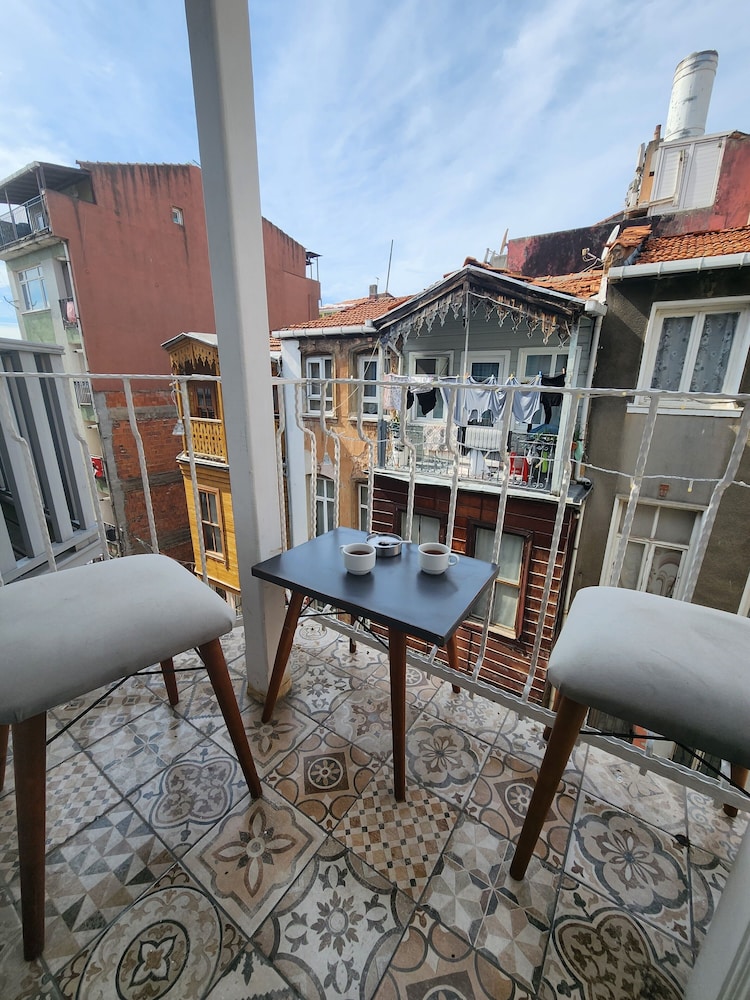 W. House Kadikoy 8/60