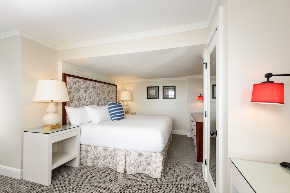 Room, King Bed, Historic Wing, Accessible