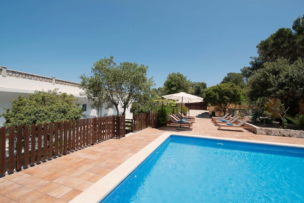 Boutique Hostal Oriola 42/50