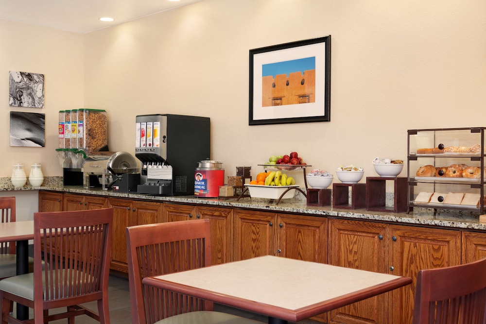 Country Inn And Suites By Radisson Tucson Airport 19/22