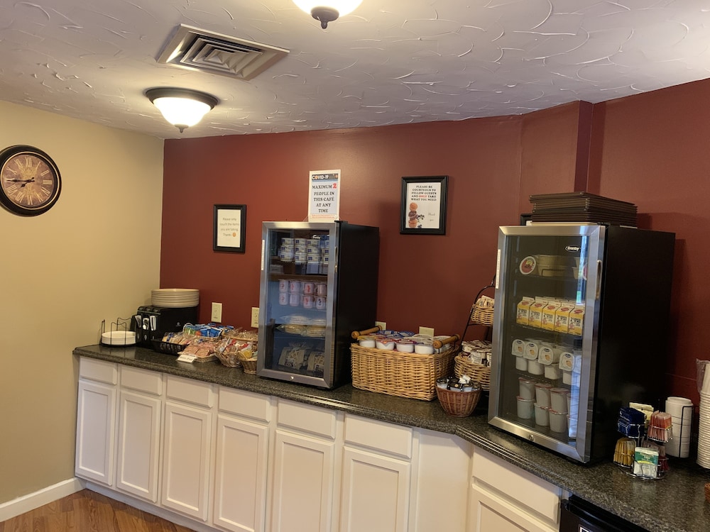 Fireside Inn and Suites Gilford 8/54