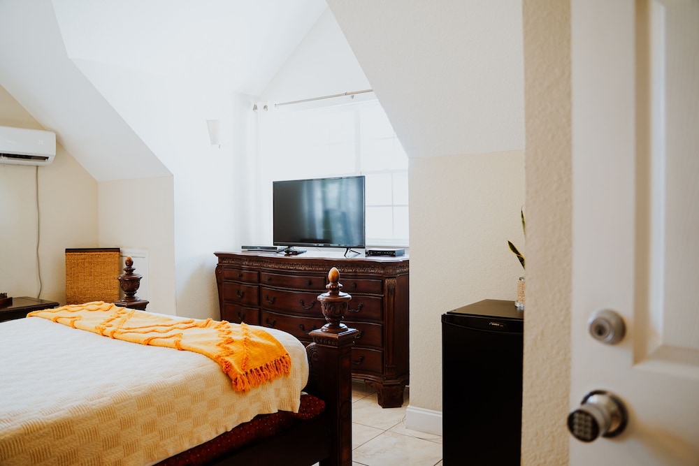 Shangri-La Bed & Breakfast 17/50