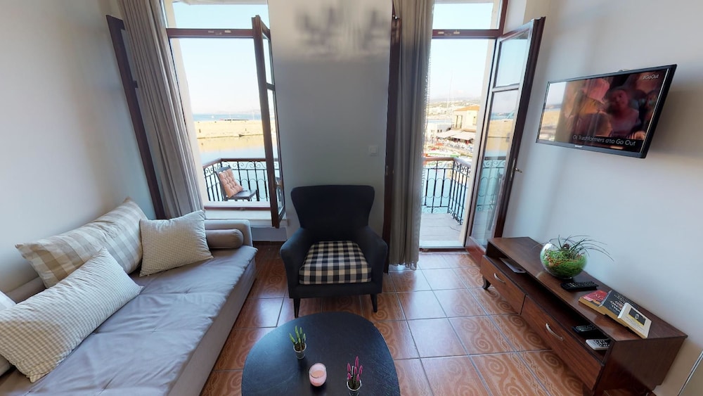 Porto Enetikos Suites 28/50