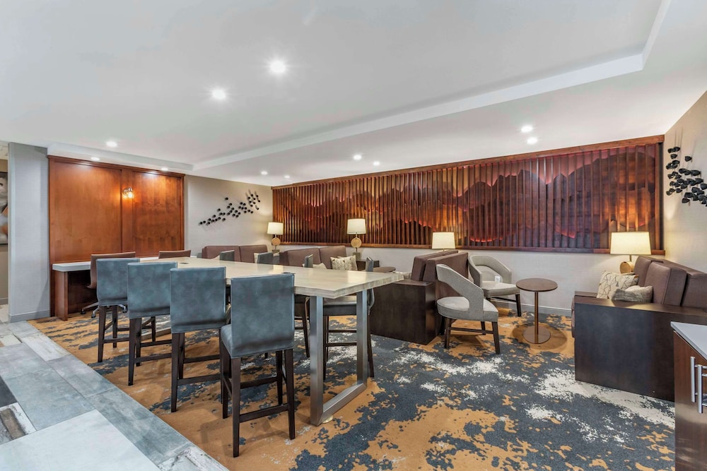 Windmill Suites Surprise - Phoenix, Ascend Hotel Collection 22/37