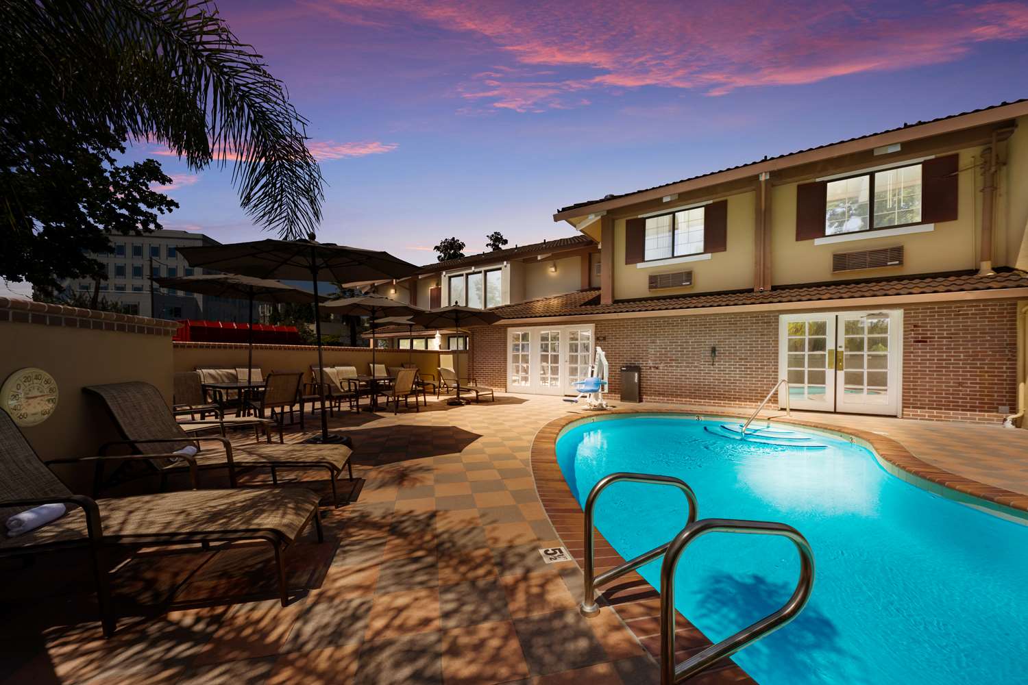 Surestay Plus Hotel By Best Western Mountain View 68/70