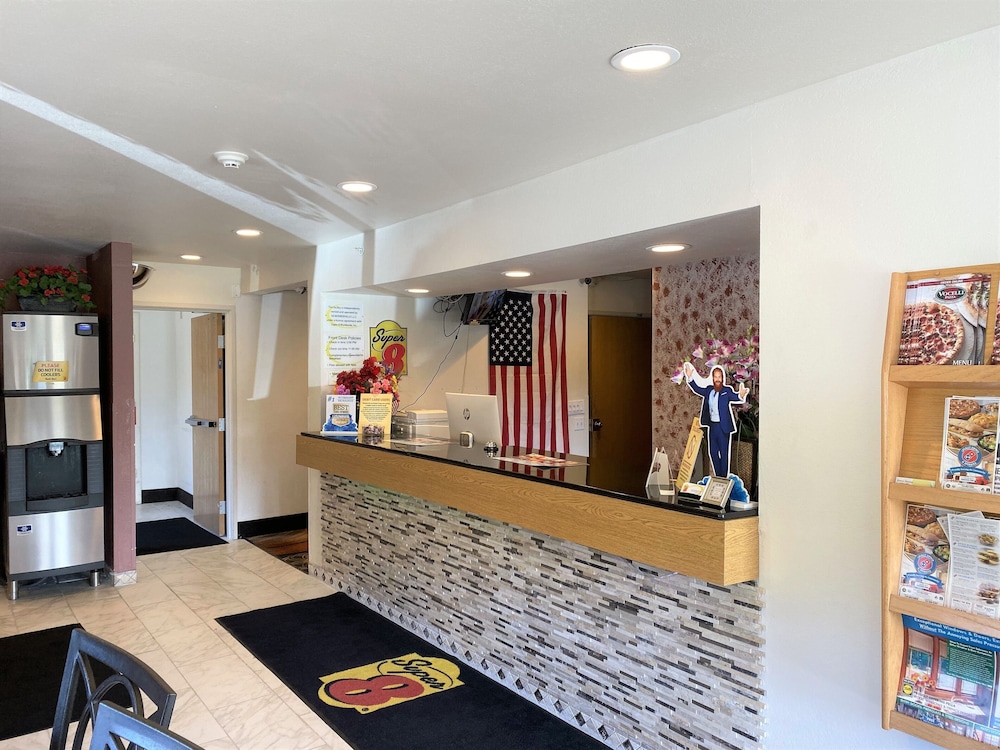 Super 8 by Wyndham Pittsburgh/Monroeville 11/47