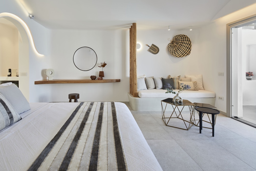 DIAMOND, INFINITY, SUITE, PRIVATE HEATED POOL