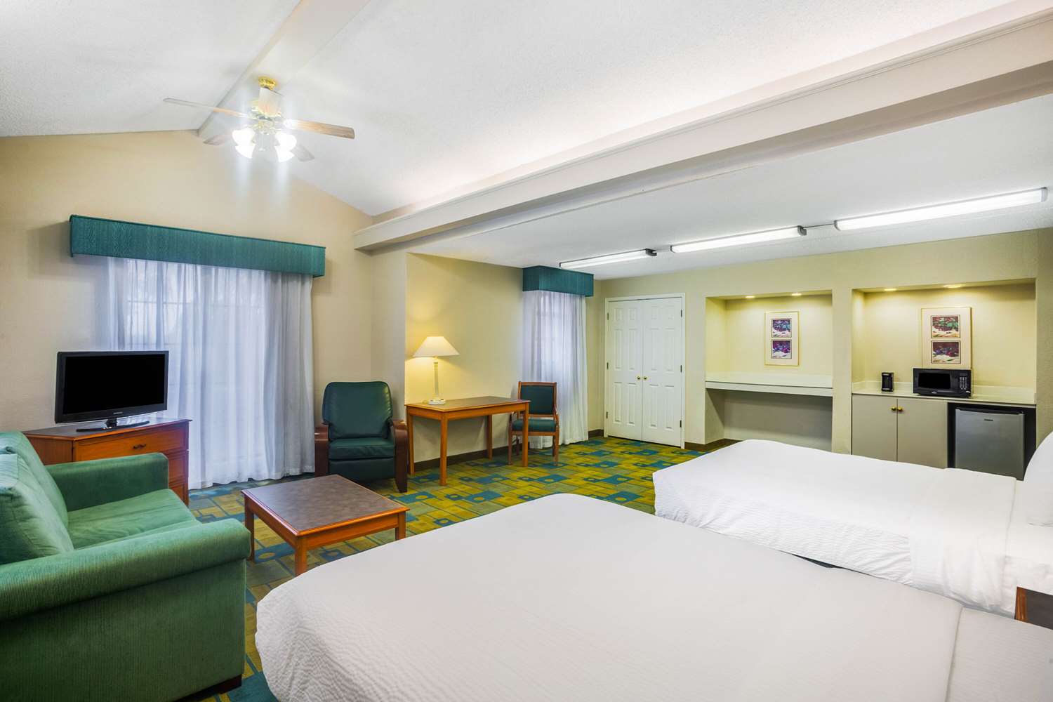 Super 8 by Wyndham Eagle Pass 19/41