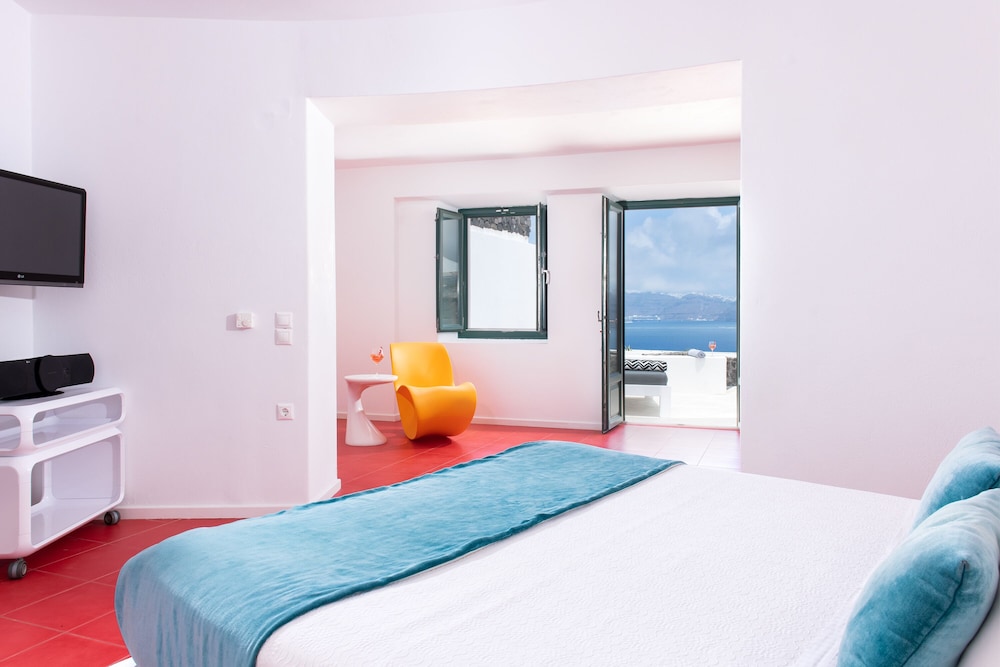 AVANT GARDE SUITES 17/82
