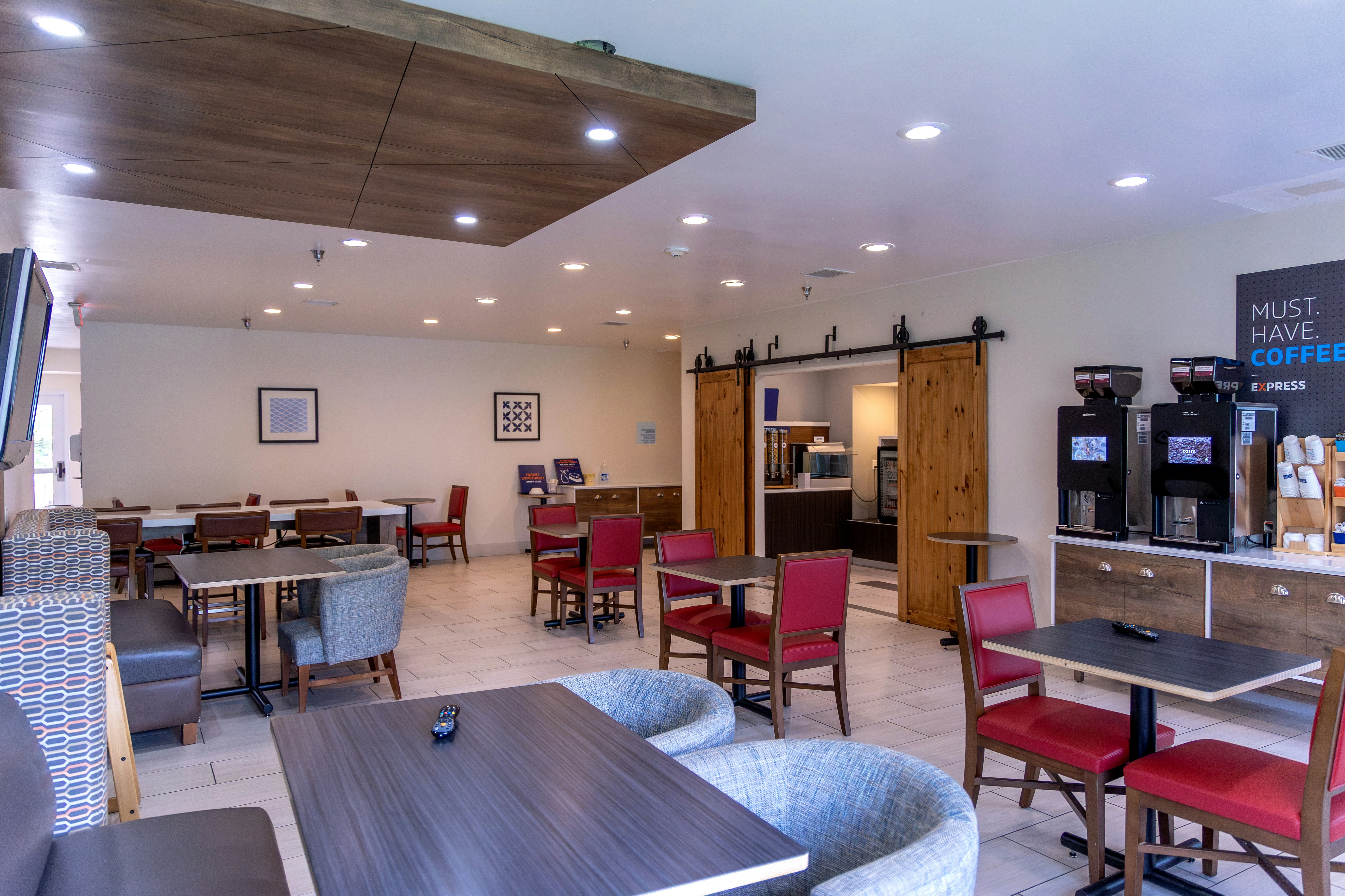 Holiday Inn Express & Suites Torrington 55/78